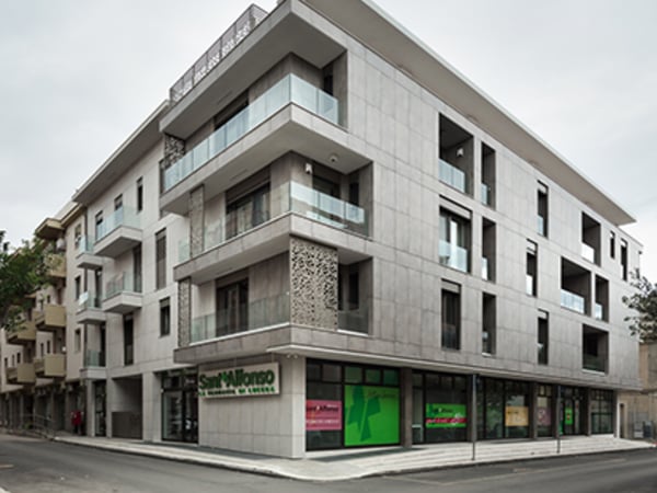 Moderno edificio de viviendas en Lucera
