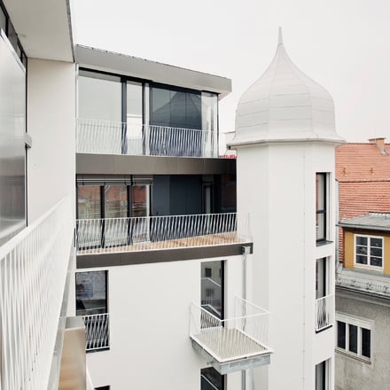 Respetado y sobreelevado.