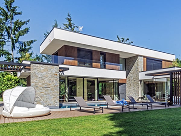 New build near Como
